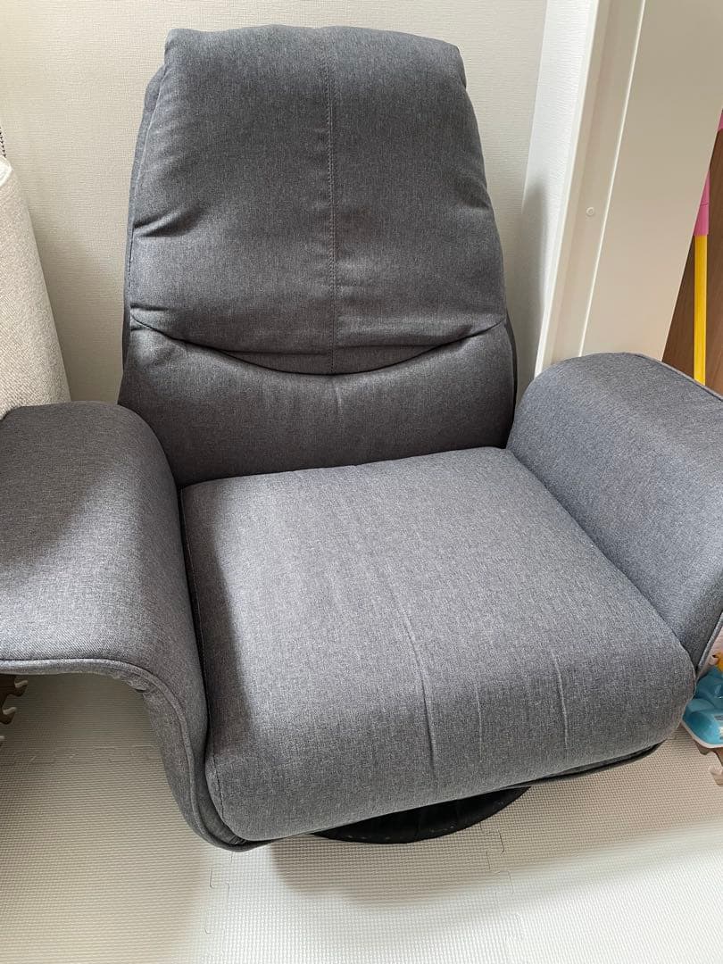 グレーの回転式リクライニング座椅子