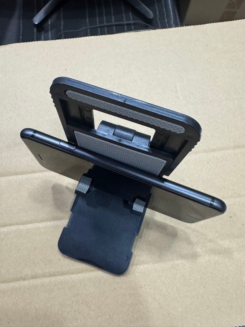 Apple iPhone 8スペースグレー 本体64GB SIMフリー 111