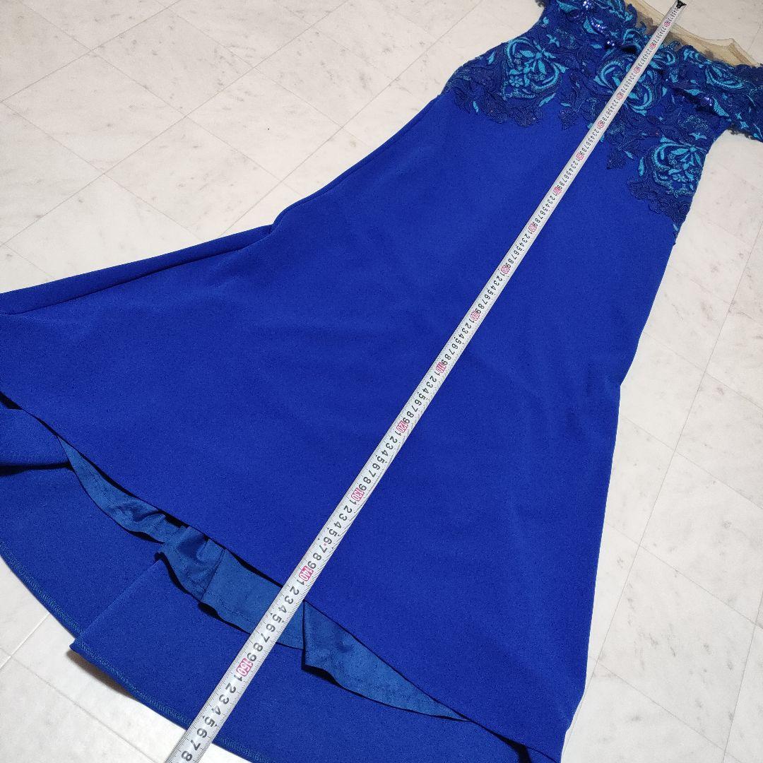 タダシショージ　青いオフショルダードレス