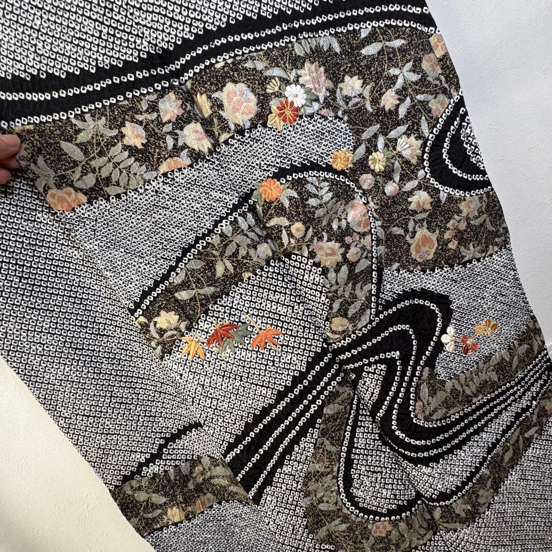 超美品　正絹　袷　訪問着　着物　黒　金　総絞り　刺繍　161裄65 花柄　川