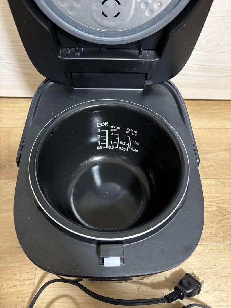 TOSHIBA 炊飯器　3合　2024年製