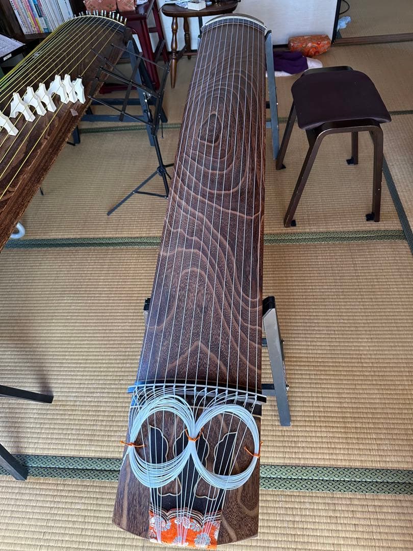 伝統的な木製琴 13弦 ダークブラウン