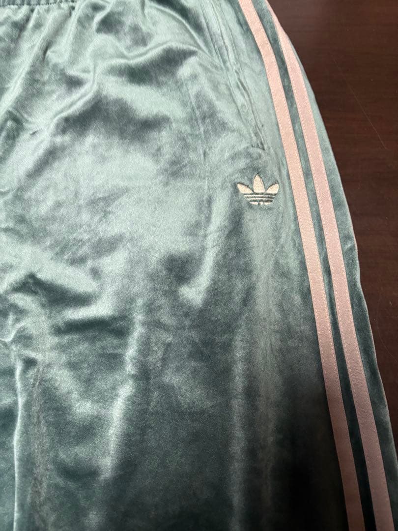 adidas ファイヤーバード トラックパンツ ベロア