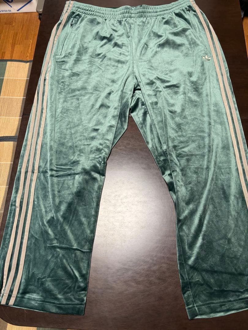 adidas ファイヤーバード トラックパンツ ベロア