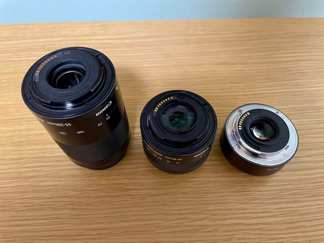 Canon EOS Kiss M ダブルズームキット22mmレンズ付