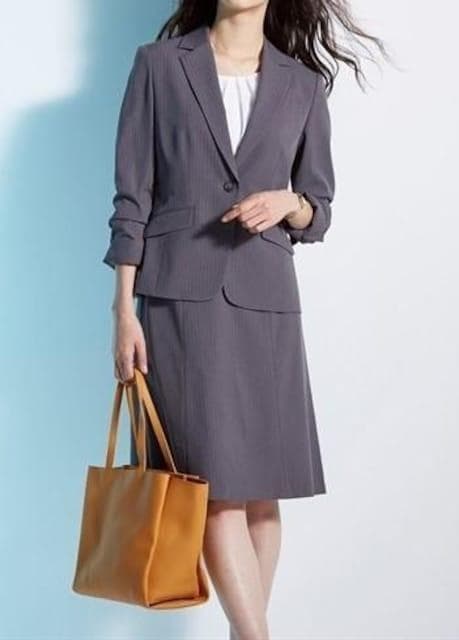 新品☆17号LLグレー系ストライプ♪セミフレアスカートスーツ♪オフィス☆a479