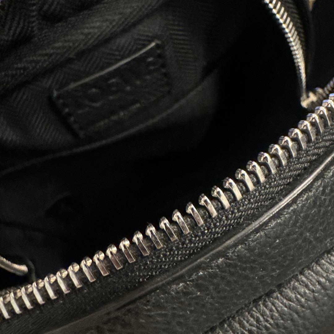LOEWE ブラック ショルダーバッグ