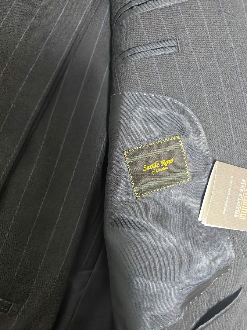 ​【新品・裾上げ前】Savile Rowスーツ 英国生地 濃紺ストライプ【A5】