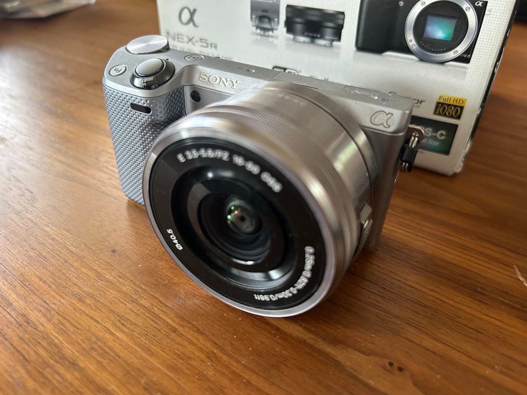 SONY NEX-5R ミラーレスカメラ Eマウント　レンズ他おまけ付き