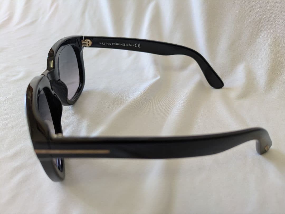 TOMFORDのブラックの キャットアイ サングラス