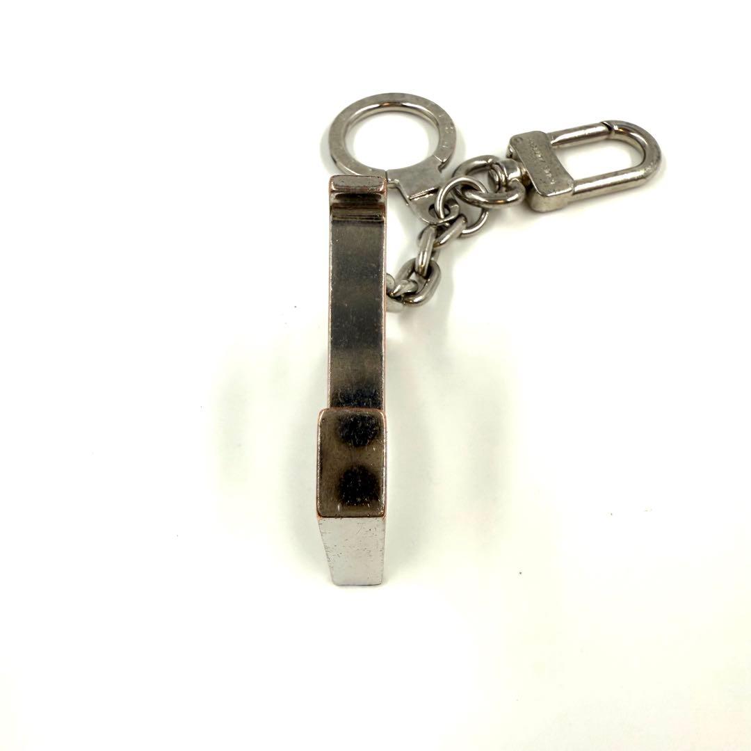 LOUIS VUITTON LVロゴキーホルダーチャーム　シルバー