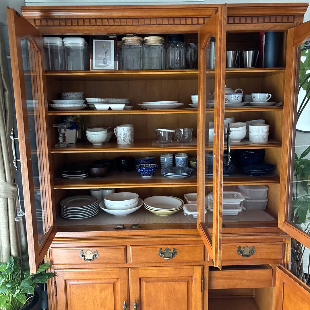 としちゃん ダニエル製木製ブラウンディスプレイキャビネット、食器棚