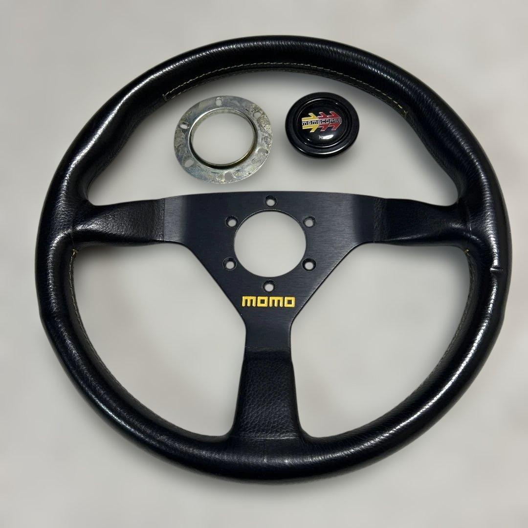 momo ステアリングホイール　ハンドル　ベローチェ　ホーンボタン付き
