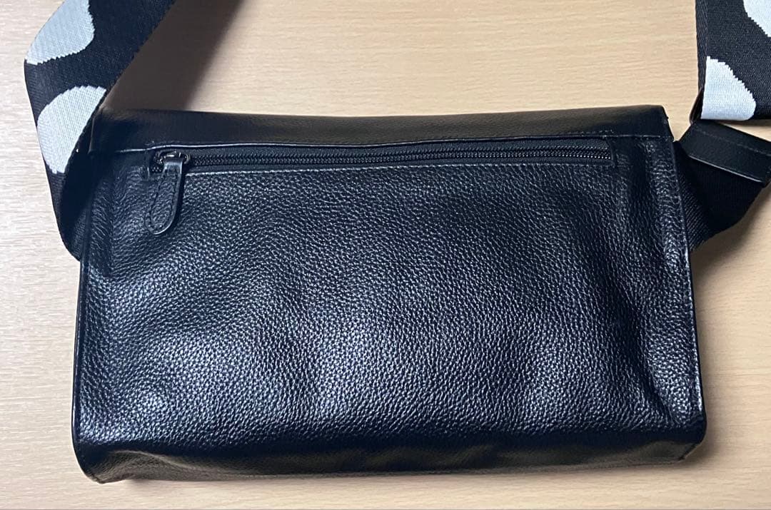 イアパピヨネ　柄ワイドテープショルダーバッグ　ダルメシアン柄