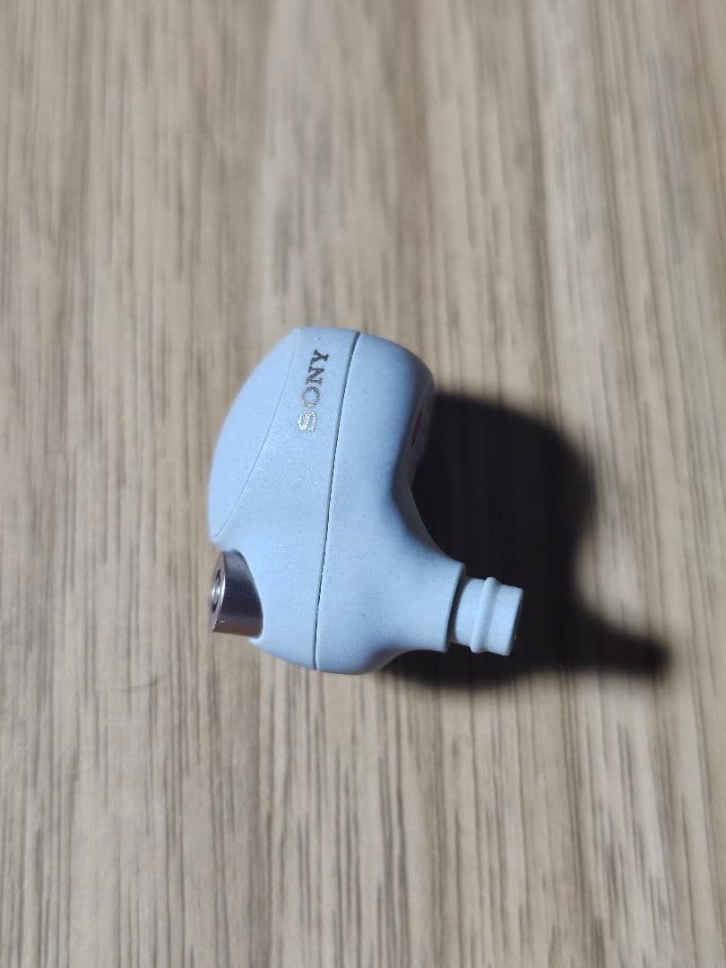 移転セール！　ケース、イヤホンバッテリー新品　wf-1000xm4 シルバー