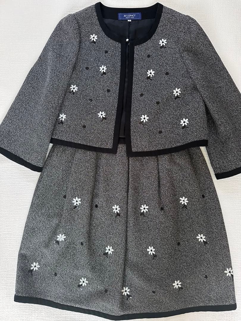 【美品】エムズグレイシー38　スーツ　花刺繍スパンコール　セレモニー