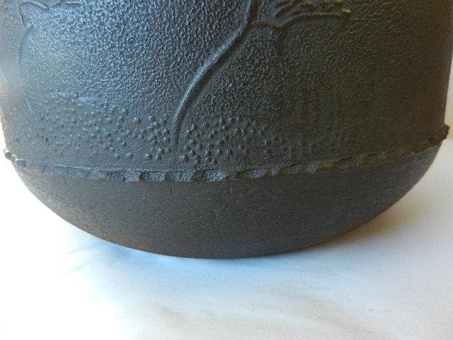 釜師「清光」作「浜松地紋　真形広口釜」 （高２１．５㌢、口１５㌢、胴２５．５㌢）