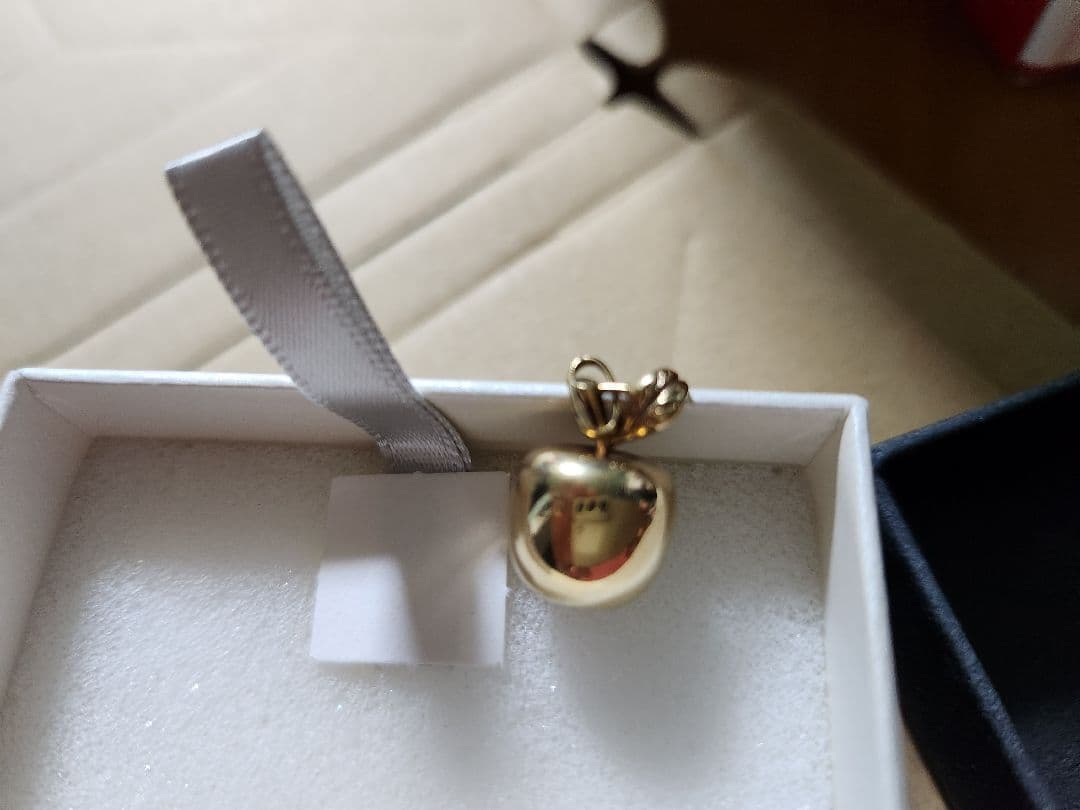 ウノアエレ　りんご　アップル