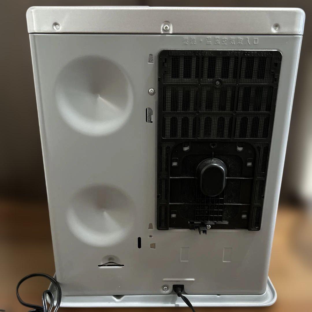 石油ファンヒーター 吹き出し口ガード付き