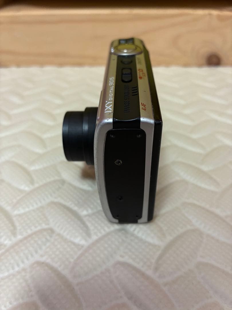 美品純正ケース付き　canon&キャノン　ixy910is デジタルカメラ