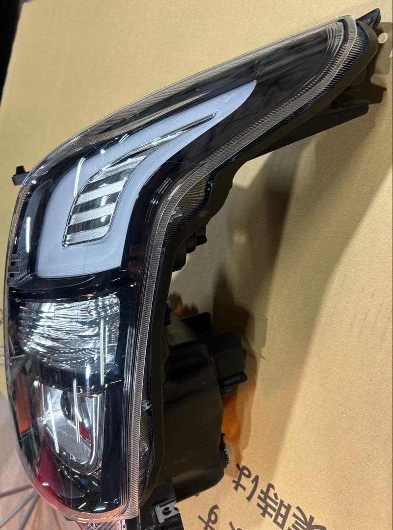 ワゴンR スティングレー　左ヘッドライト