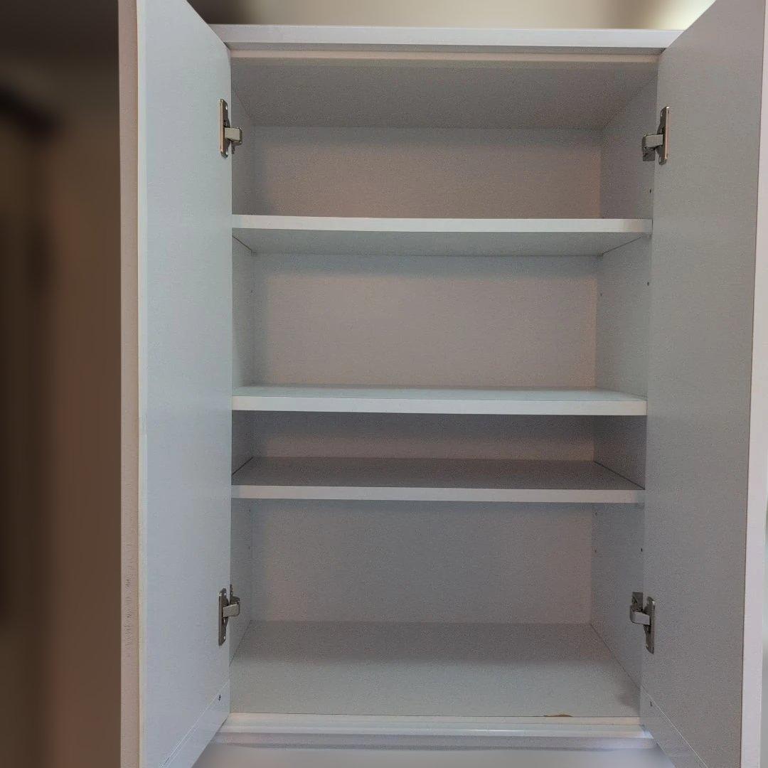 鏡面扉チェスト　オフホワイト 大容量収納棚 　リビング　キッチン　洗面所に！美品