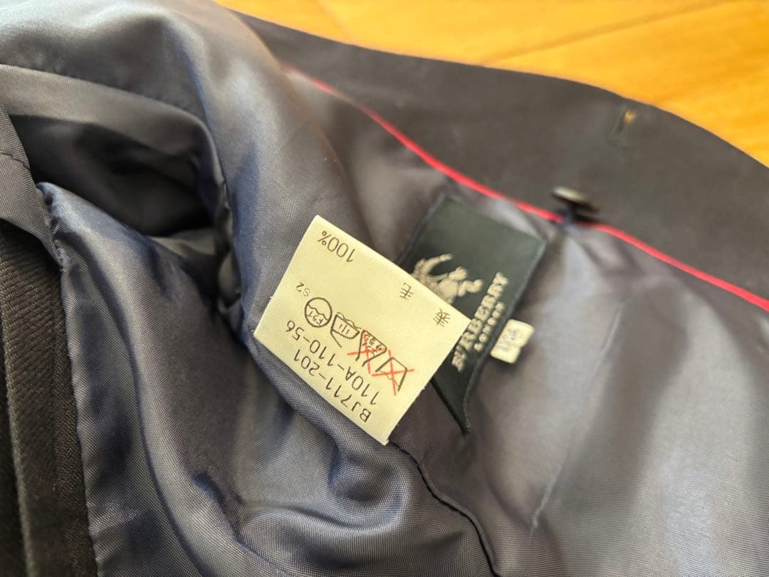 美品　バーバリーセレモニースーツセット　110 金ボタン