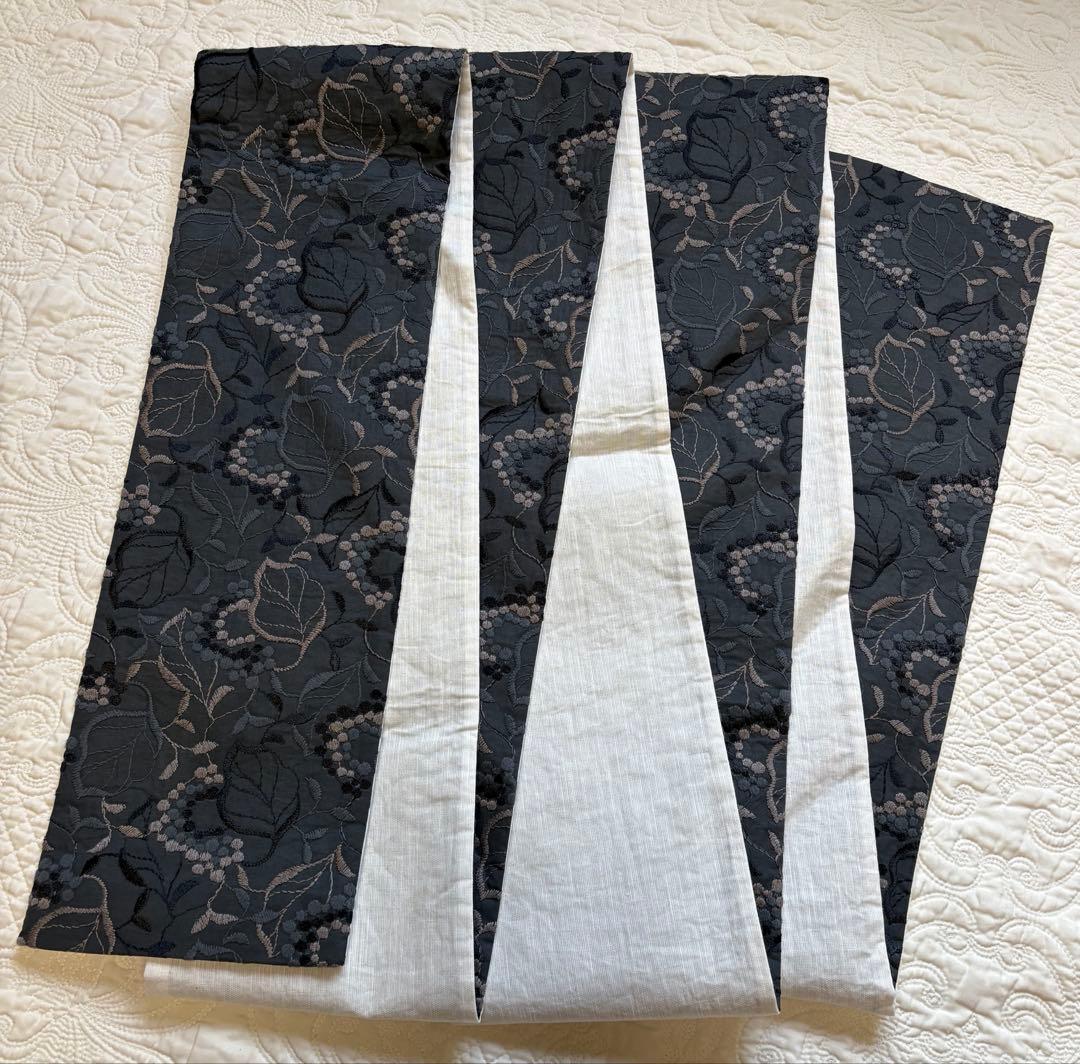 半幅帯 百華 MOMOKA 刺繍 ボタニカル 草花 グレー×白