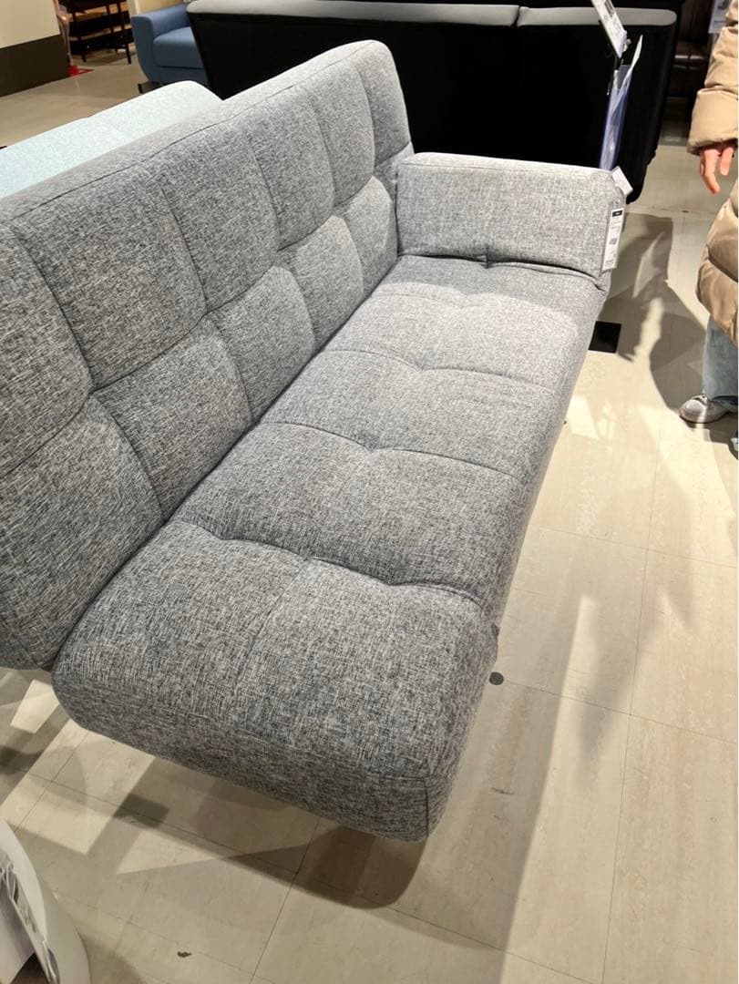 グレーのファブリックソファベッド