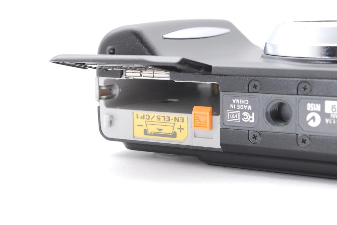 【使用感少　美品】Nikon COOLPIX 7900　コンデジ　クールピクス