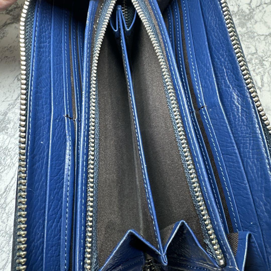 クロコ型押しレザー長財布　ラウンドファスナー　オーブ　ブルー　タッセル付き