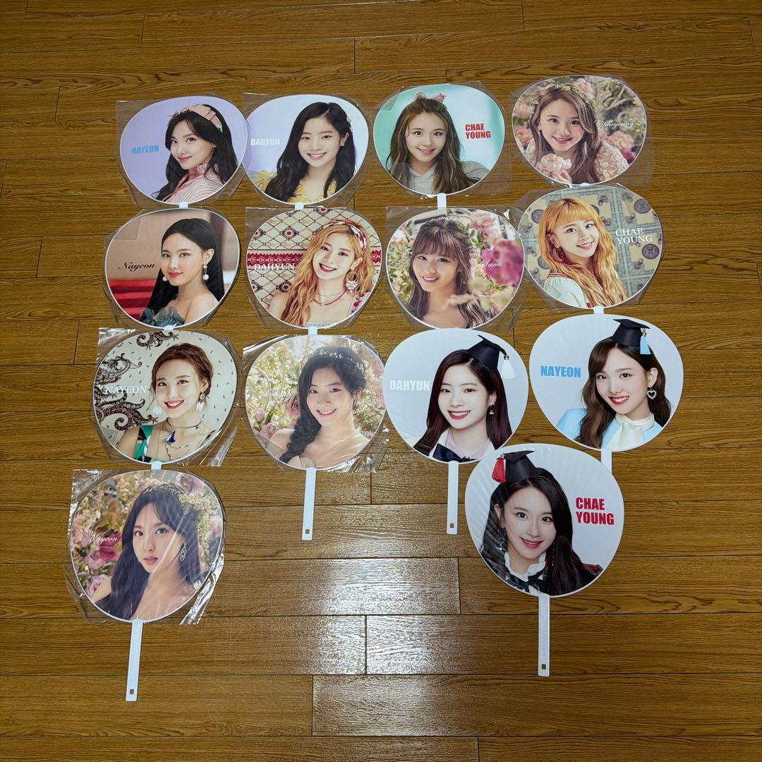 TWICE引退品まとめ売り　トレカ　アルバム　トートバッグ　ペンライト　タオル