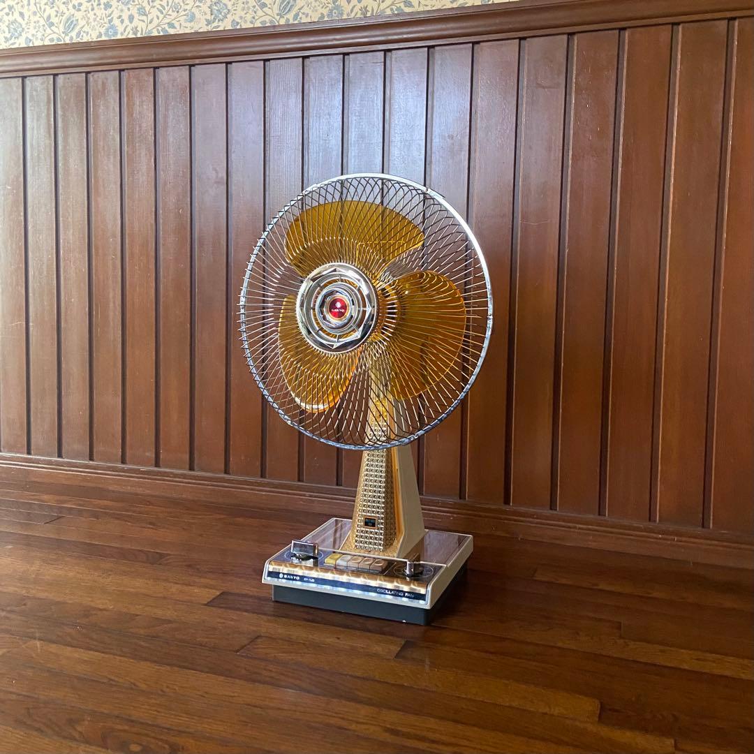 昭和レトロ　扇風機　ライト点灯します　希少　レトロポップ　美品　オレンジ