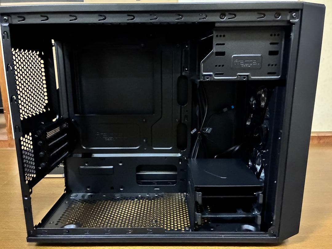 Fractal Design pcケースとグラボ3060ti