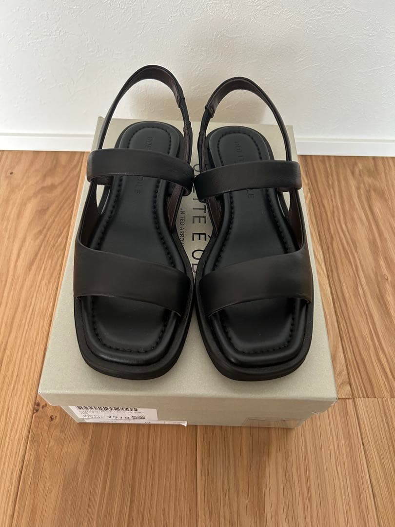 新品　オデットエオディール　インサイドセパレートソフトサンダル　ブラック23.0