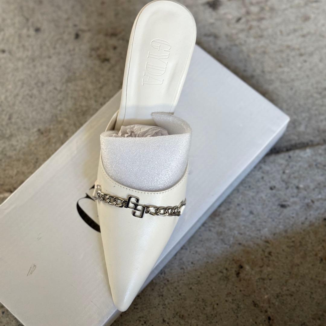 GYDA ホワイト ミュール チェーン付き