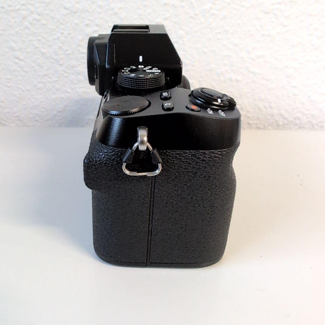 Fujifilm X-S10 ミラーレス一眼カメラ 本体と付属品