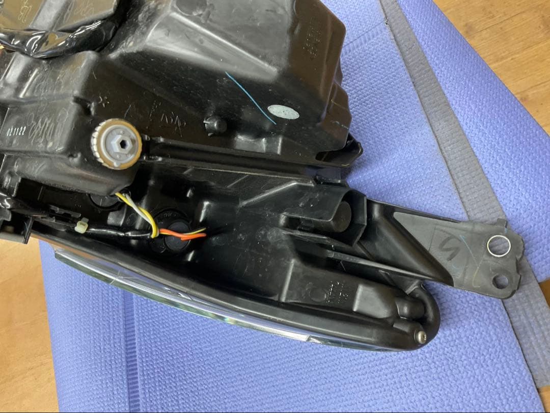 マツダ　マツダ2 右ヘッドライト