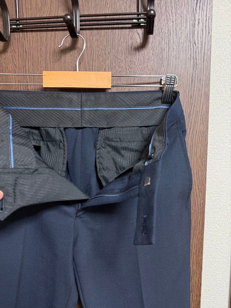 Y4新品未使用！高品質！素敵なネイビーマイクロチェック3ピーススーツ！最新モデル