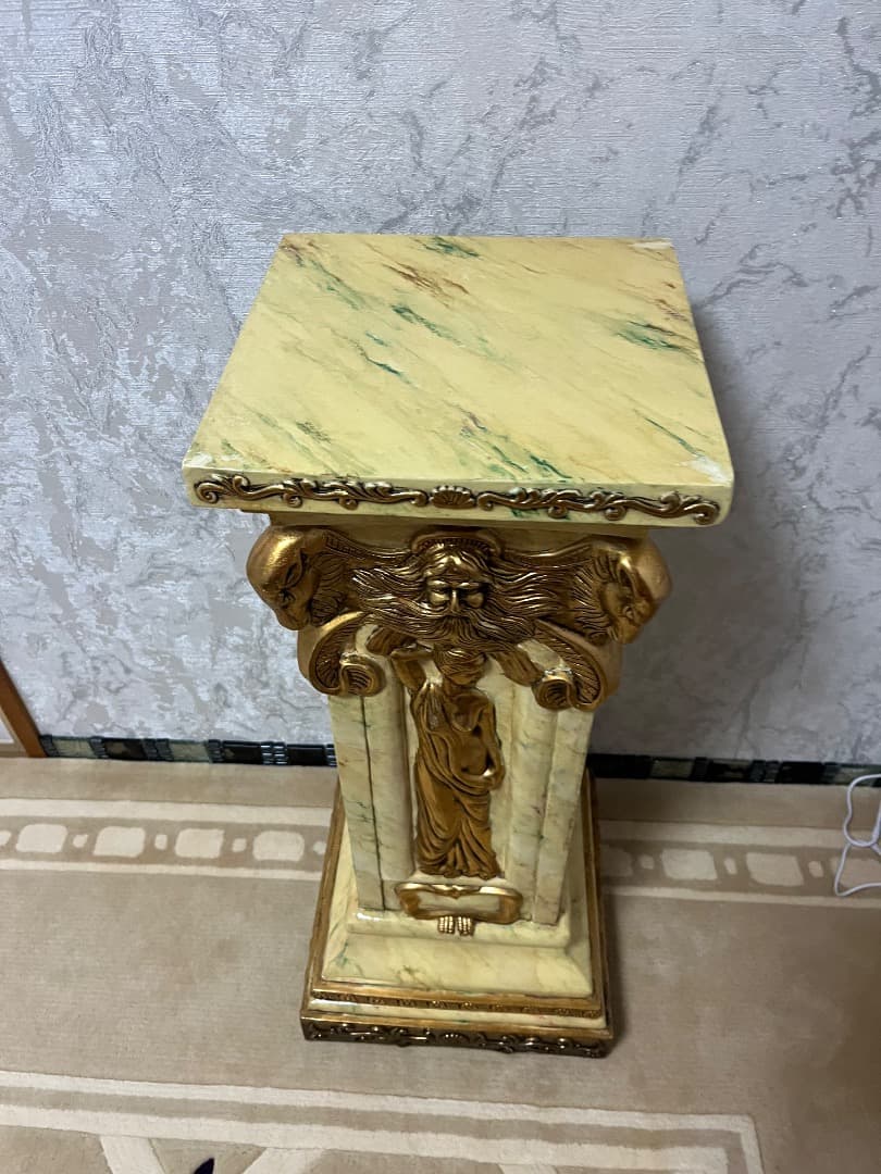 装飾的なアンティーク花瓶台