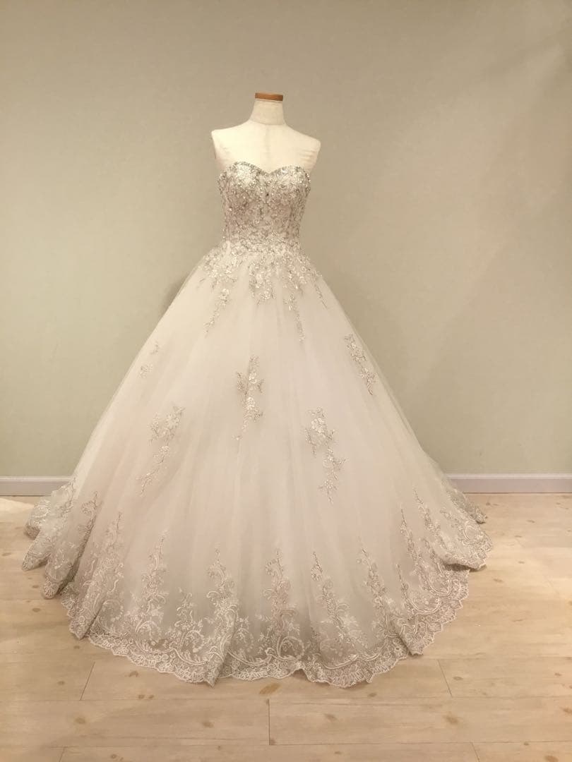 に*ぶ様 YNS WEDDING エレガント華やか　プリンセスラインドレス