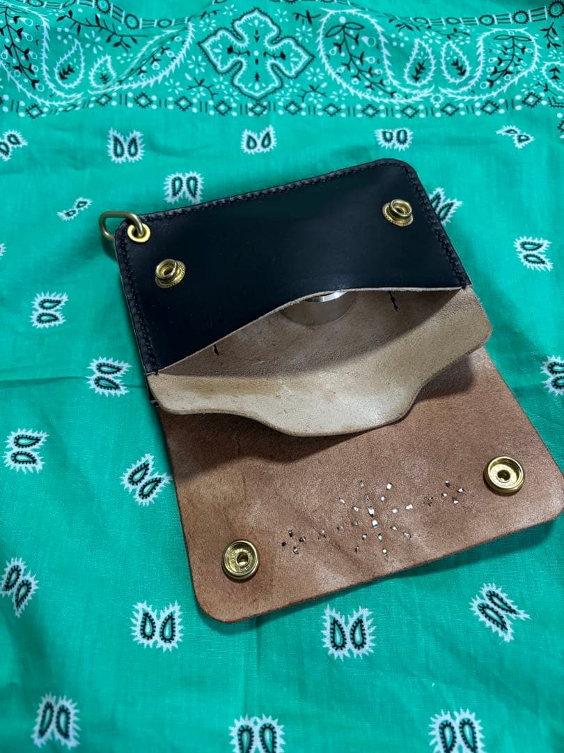 ミドルトラッカーウォレット　三層　ハンドメイド　ヌメ革　　 丘染め　スタッズ