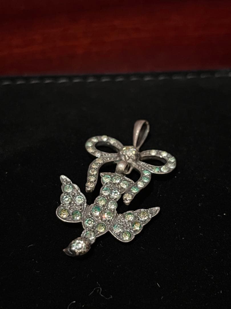 リボンと鳩　ヴィクトリアン　チャーム　イギリス　アンティーク　ネックレス