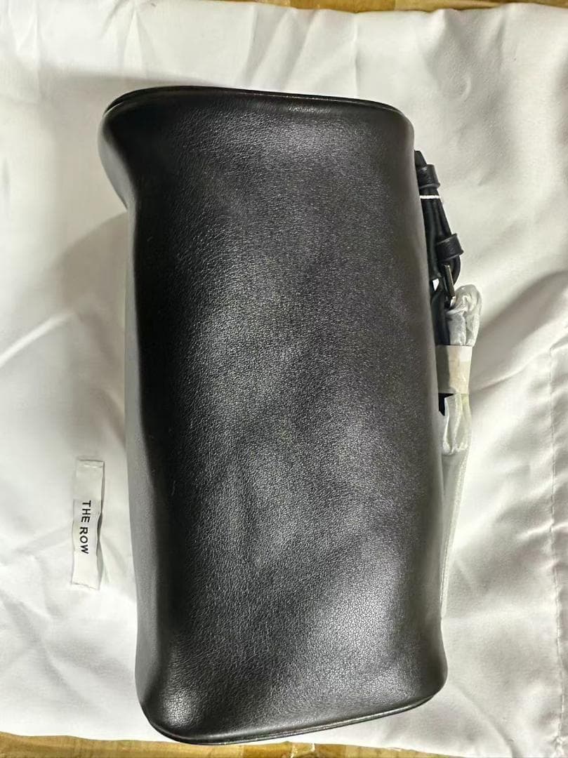 THE ROW ブラックレザーショルダーバッグ