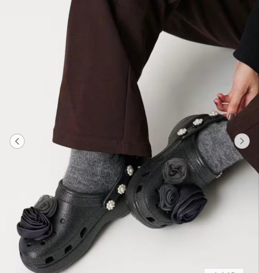 はる　UA別注】crocsクラシック プラットフォーム サンダル　24㎝