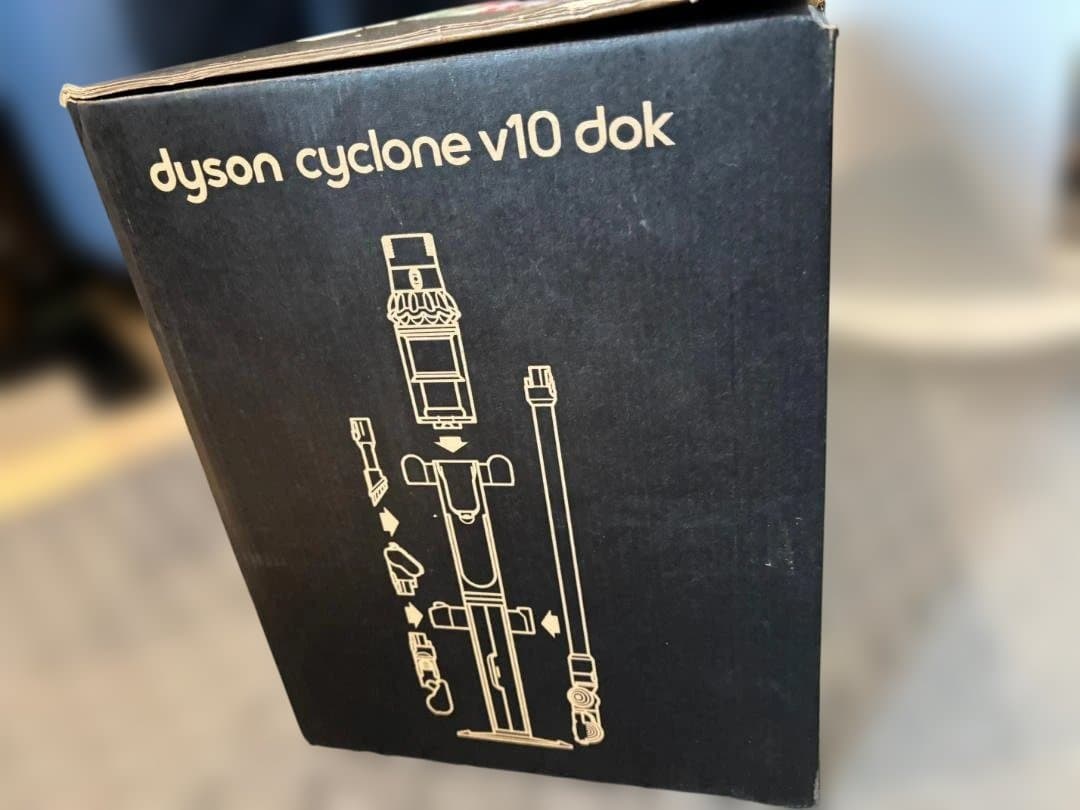 DysonV10 Fluffy（外箱・フロアドック付、動作可、バッテリー要交換）