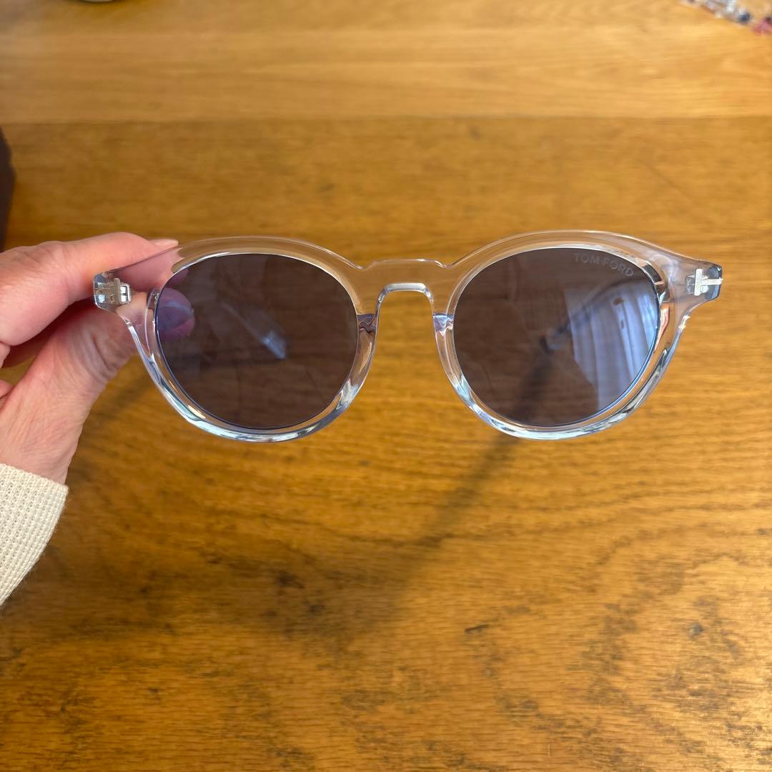 新品同様　TOM FORD クリアフレーム サングラス