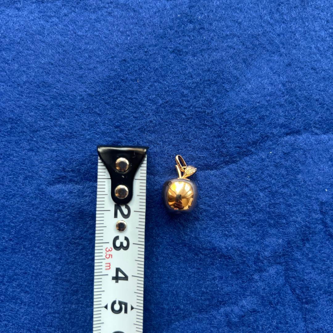 来週より値上げします　人気　ウノアエレ　18金　りんごチャーム　ペンダントヘッド
