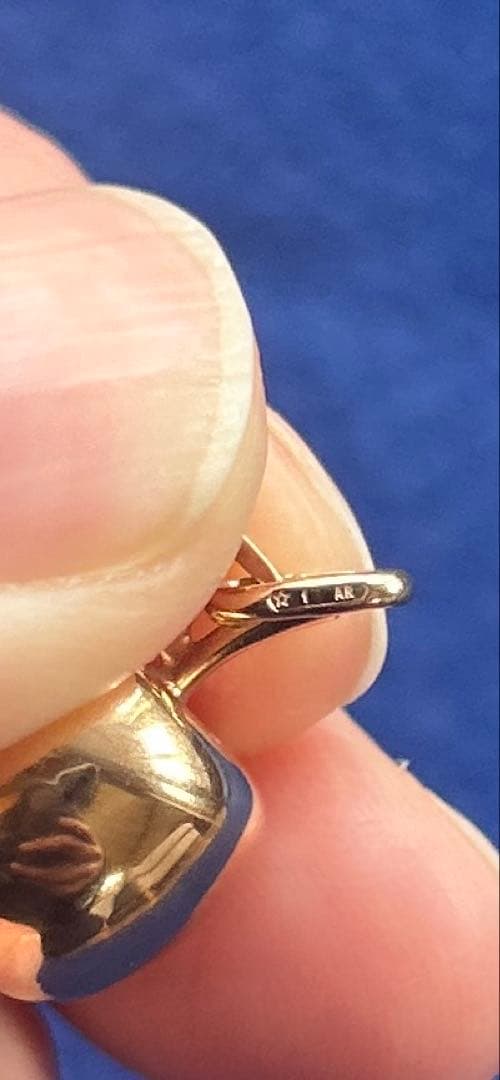 来週より値上げします　人気　ウノアエレ　18金　りんごチャーム　ペンダントヘッド