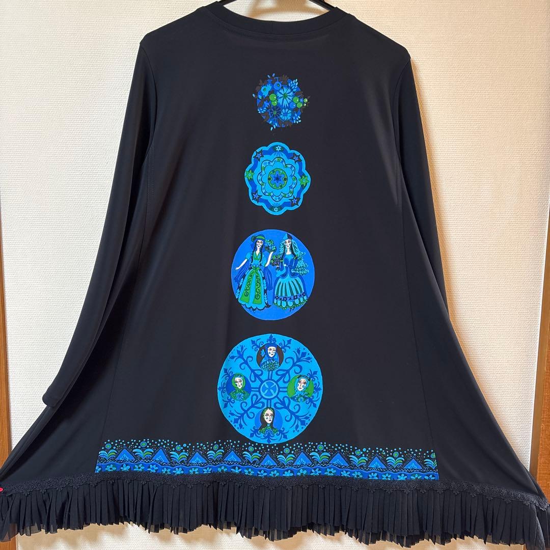 【未使用に近い】✨トクコプルミエヴォル✨黒地鮮やかなブルー系プリントチュニック❣️